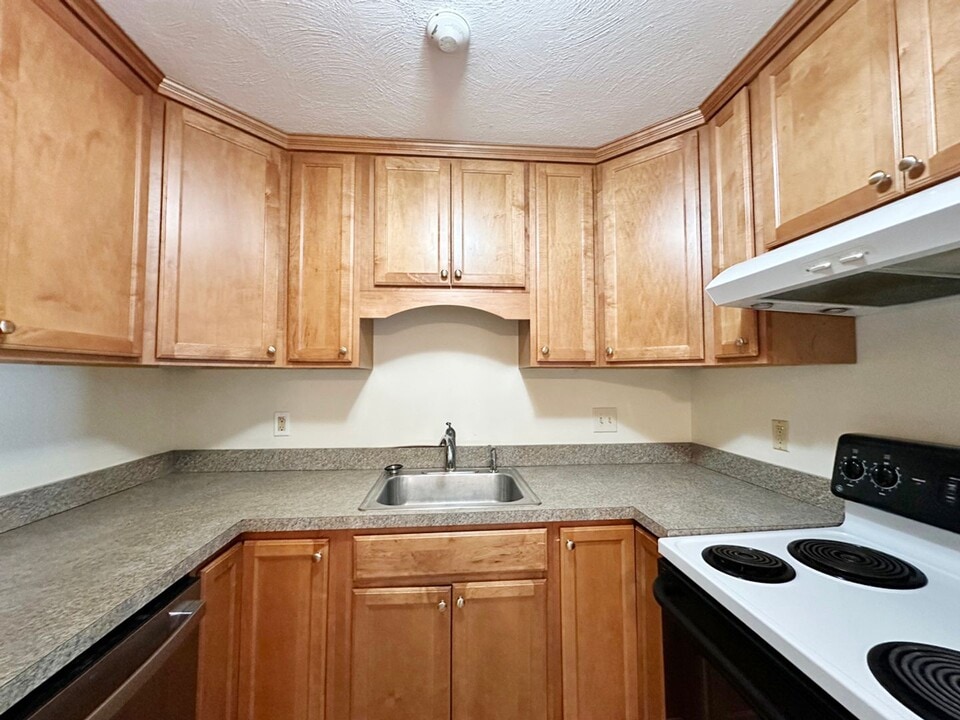 15 Mayo Dr in Holden, MA - Building Photo