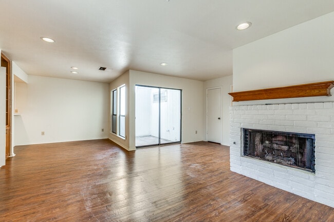 3007 Allister St in Dallas, TX - Building Photo - Building Photo