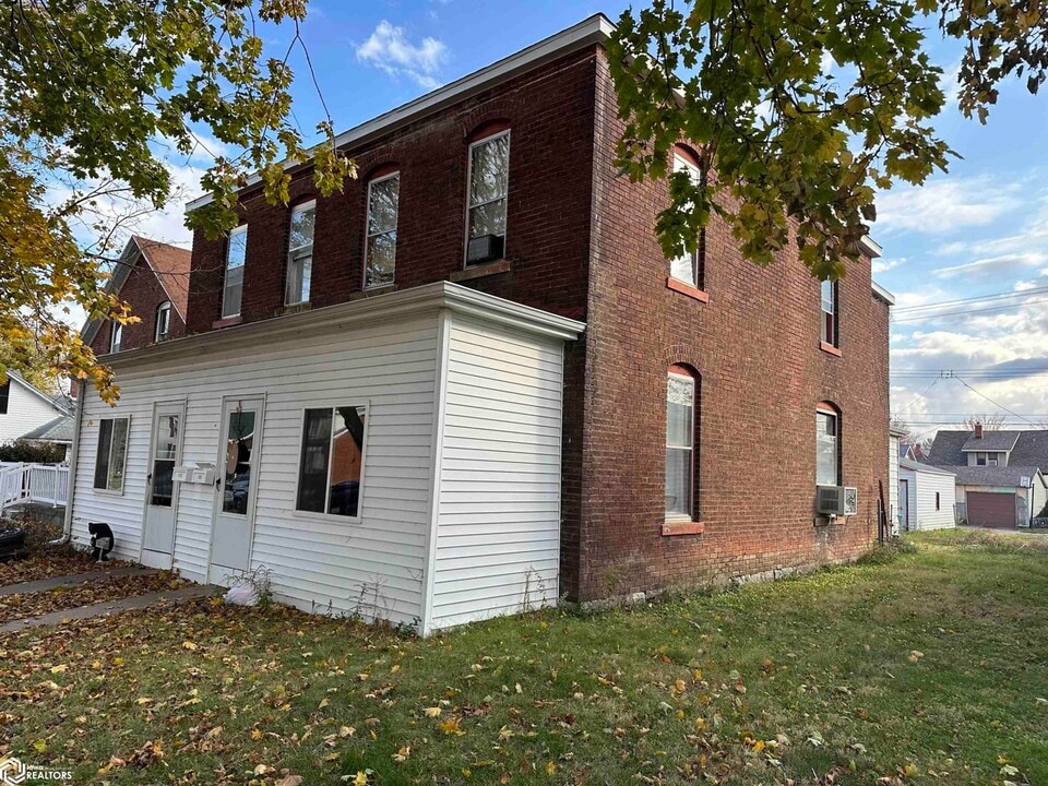 1432 Avenue D in Fort Madison, IA - Foto de edificio