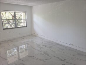 13255 SW 7th Ct in Pembroke Pines, FL - Foto de edificio - Building Photo