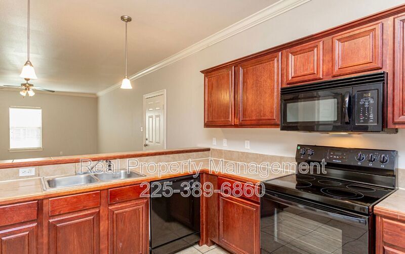 30914 LA-16 in Denham Springs, LA - Building Photo