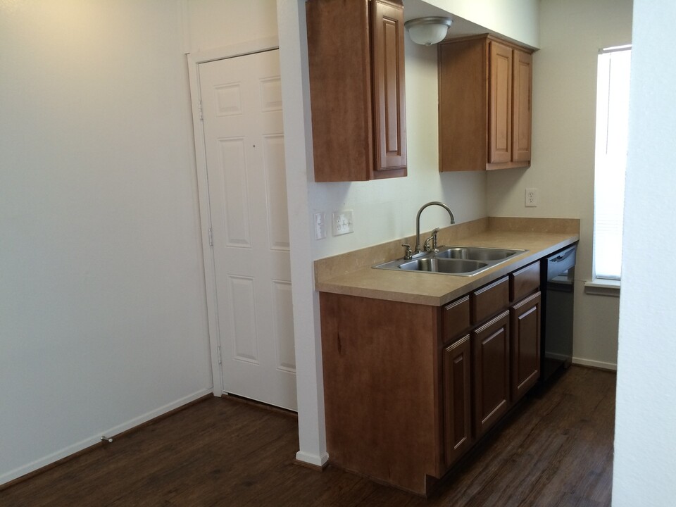 3708 Elliott St in Bryan, TX - Foto de edificio