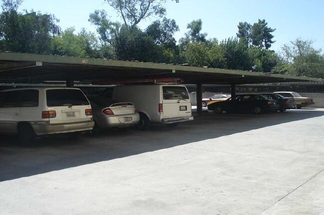 Haskell Apartments in Van Nuys, CA - Building Photo - Building Photo