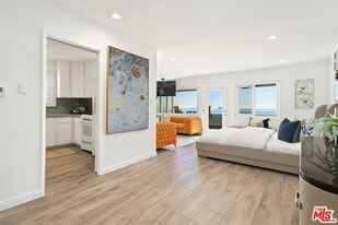 28 S 5th Pl in Long Beach, CA - Building Photo