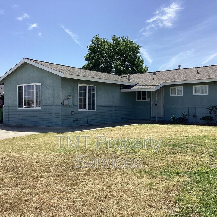 8724 Halverson Dr in Elk Grove, CA - Building Photo
