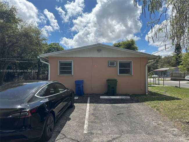 844 NW 18th Ave in Fort Lauderdale, FL - Building Photo - Building Photo