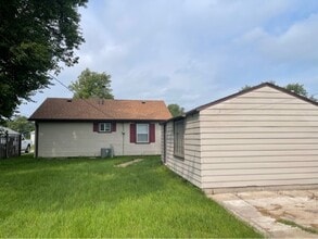 1000 N Hewett Ave in Hastings, NE - Foto de edificio - Building Photo