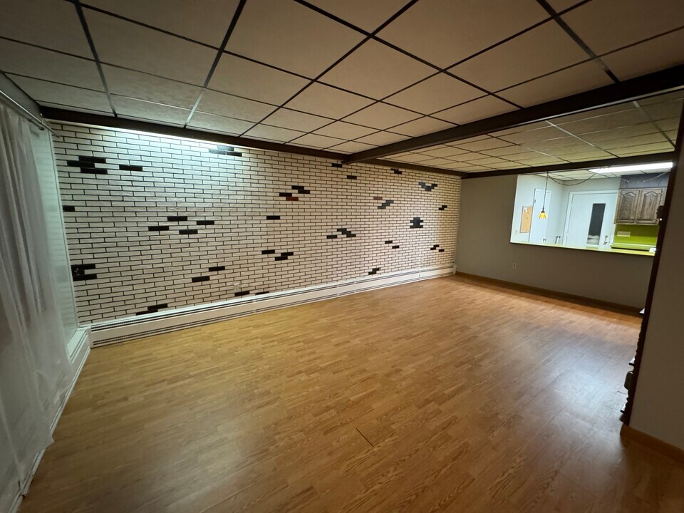 2 Regina St in Wilkes-Barre, PA - Building Photo