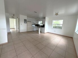 14140 NE 2nd Ct in Miami, FL - Building Photo