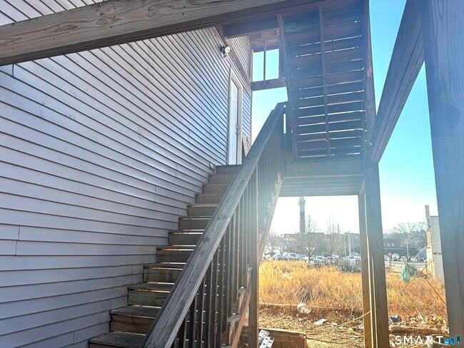 6 Grove Ct in Waterbury, CT - Building Photo - Building Photo