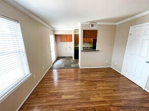 9303 Hammerly Blvd in Houston, TX - Foto de edificio - Building Photo