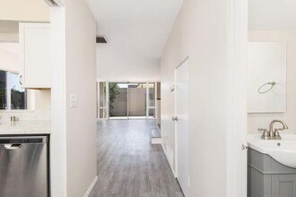 409 C Ave in Coronado, CA - Building Photo - Building Photo