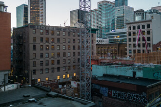 430-440 Pender St W in Vancouver, BC - Building Photo - Building Photo