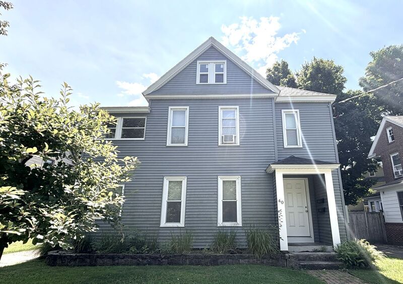 40 Laurel St in Holyoke, MA - Building Photo