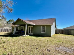 110 Acacia Dr in Kingsland, GA - Building Photo - Building Photo