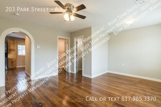 203 Park St-Unit -A in Cleburne, TX - Building Photo - Building Photo
