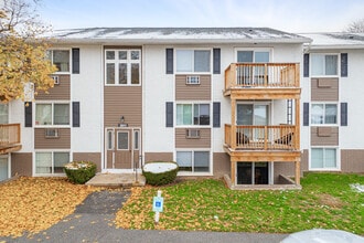 Wedgewood West in Rochester, NY - Building Photo - Building Photo