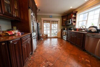 127 Nonantum St, Unit A in Boston, MA - Building Photo - Building Photo