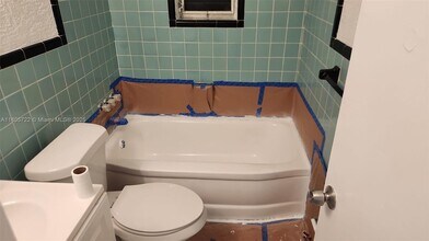 16031 NE 18th Pl in North Miami Beach, FL - Building Photo - Building Photo