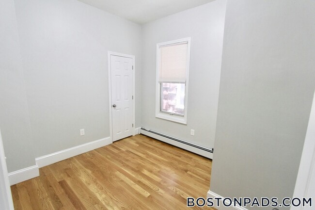 460 Saratoga St, Unit 3 in Boston, MA - Building Photo - Building Photo