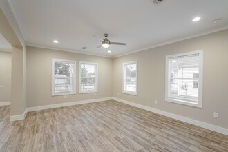 9330 Crestview Dr in Houston, TX - Building Photo - Building Photo