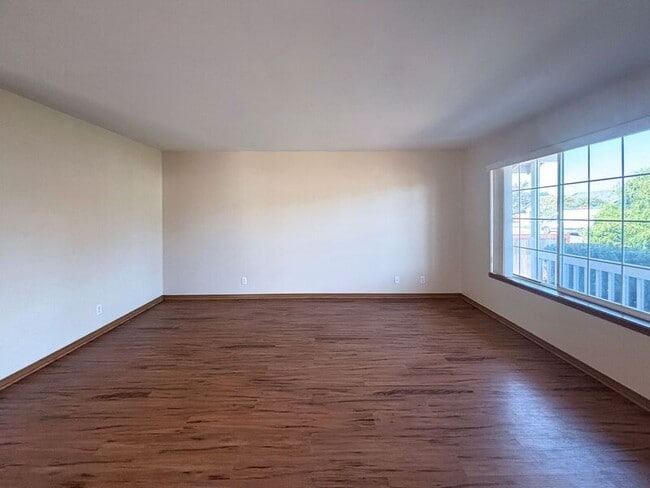 882 Smith St in Harrisburg, OR - Building Photo - Building Photo