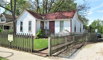 208 W Maple St, Unit #1 in Champaign, IL - Building Photo