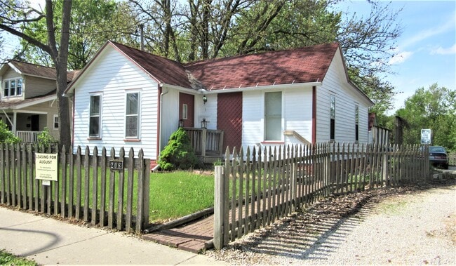 property at 208 W Maple St