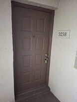 3238 Coral Lake Ln, Unit 3238 in Coral Springs, FL - Building Photo
