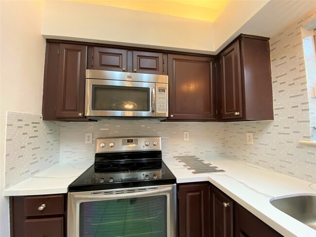 property at 6918 Springcrest Ct