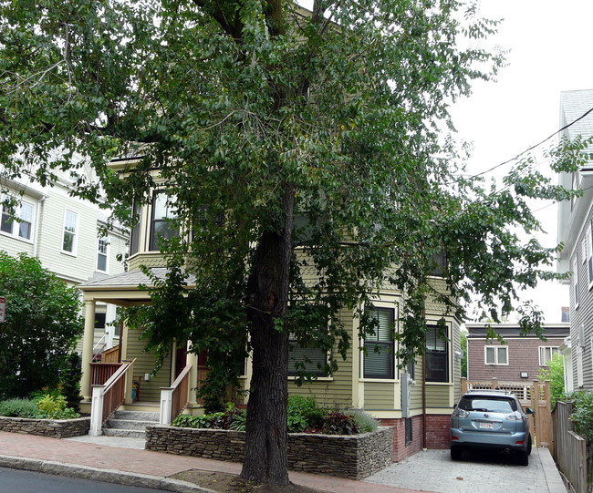 85 Upland Rd in Cambridge, MA - Foto de edificio - Building Photo