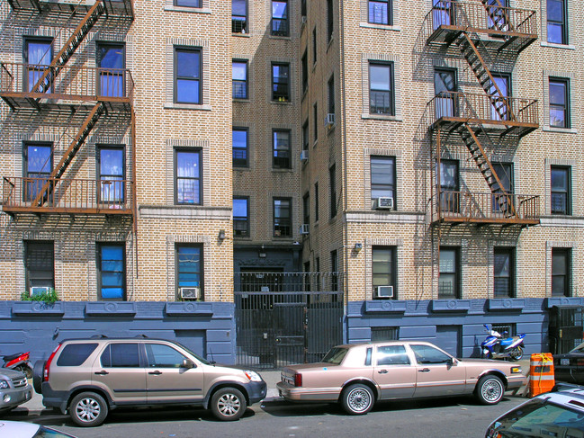 2342 Ryer Ave in Bronx, NY - Foto de edificio - Building Photo