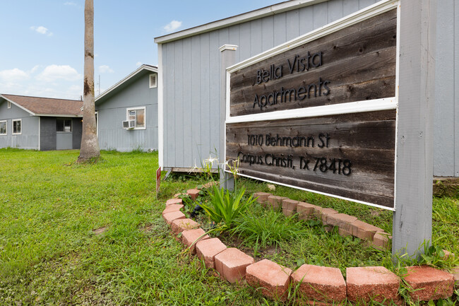 Bella Vista Apartments in Corpus Christi, TX - Building Photo - Building Photo