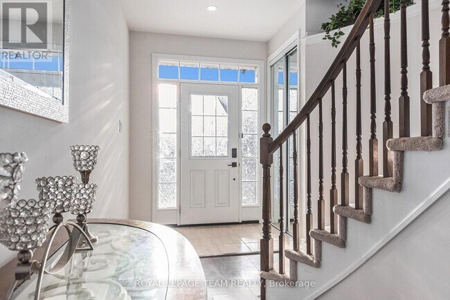 604 Malahat Way in Ottawa, ON - Building Photo - Building Photo