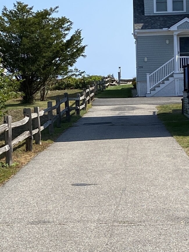 110 Old Beach Rd in Rye, NH - Building Photo - Building Photo