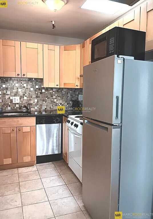 856 Beacon St, Unit 4 in Boston, MA - Building Photo - Building Photo