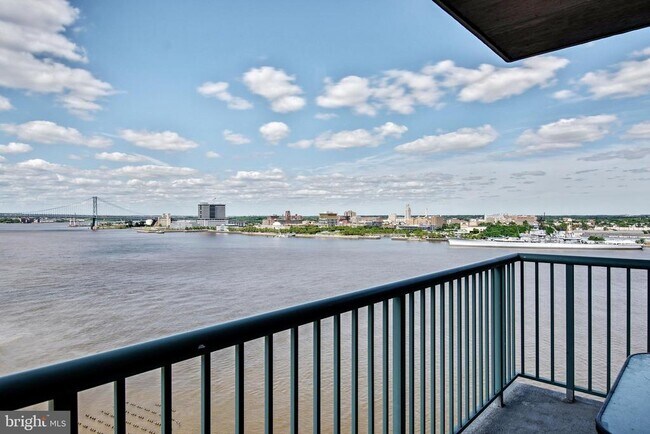 717 S Christopher Columbus Blvd in Philadelphia, PA - Building Photo - Building Photo