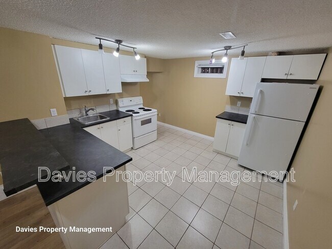 9072-9052 52 St NW in Edmonton, AB - Building Photo - Building Photo