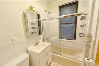 2819 21st Ave, Unit 1 in Astoria, NY - Foto de edificio - Building Photo