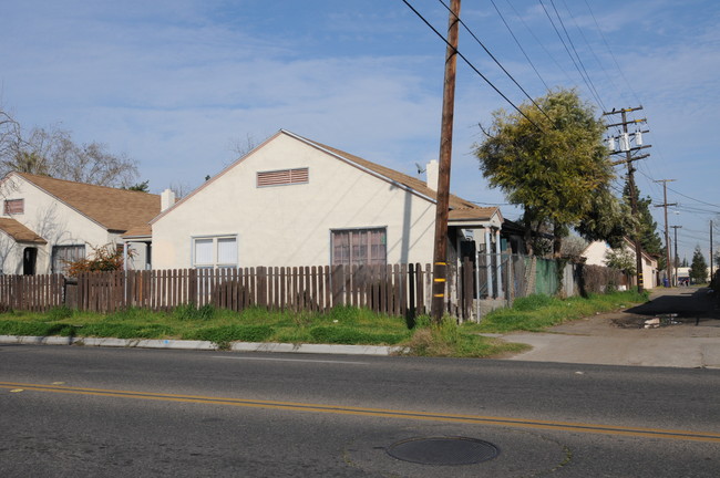 628 N Fresno St in Fresno, CA - Foto de edificio - Building Photo