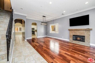 4125 W Hood Ave in Burbank, CA - Building Photo - Building Photo