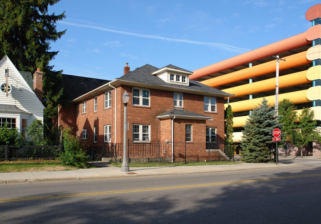 500 Albert Ave in East Lansing, MI - Building Photo