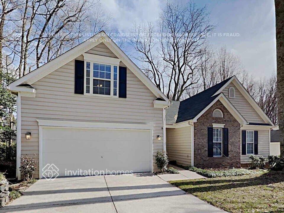 8122 Bella Vista Ct in Charlotte, NC - Building Photo