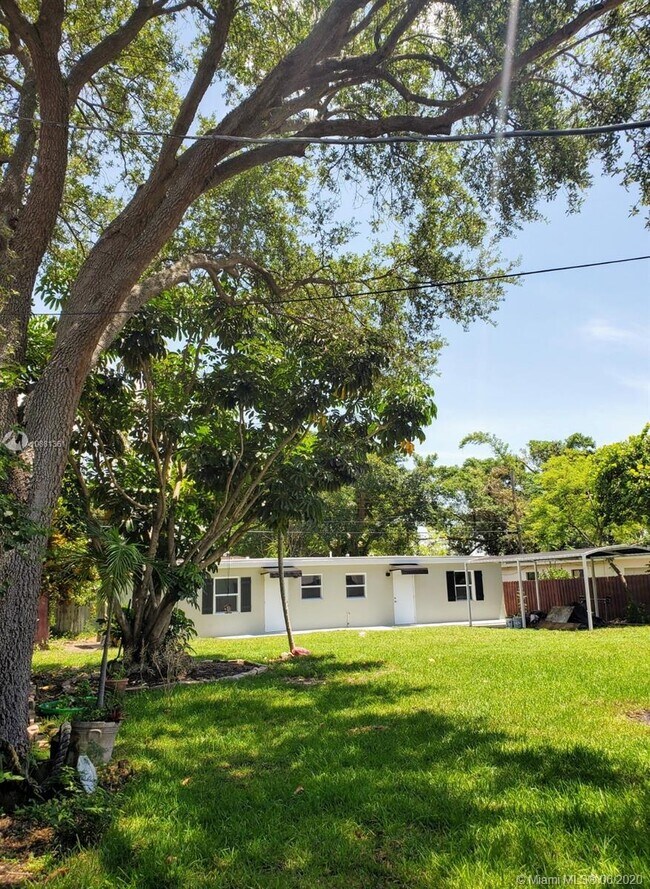 265 NE 116th St-Unit -E in Miami, FL - Building Photo - Building Photo