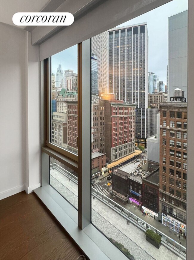 100 W 31st St in New York, NY - Building Photo - Building Photo