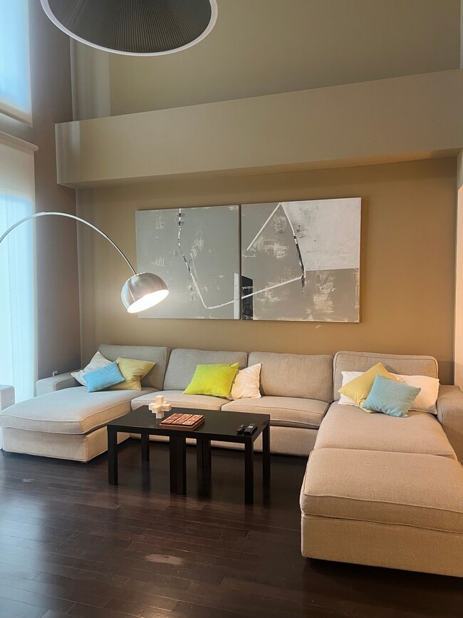 1755 E Hallandale Beach Blvd, Unit 105e in Hallandale Beach, FL - Building Photo - Building Photo