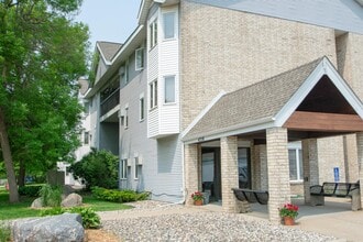 Lynn Court in Savage, MN - Foto de edificio - Building Photo