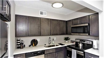 Lakeside Pointe at Nora Apartments