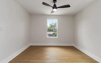 237 Carle Ave in San Antonio, TX - Foto de edificio - Building Photo