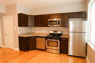 2958 N Washtenaw Ave, Unit 1 in Chicago, IL - Building Photo - Building Photo